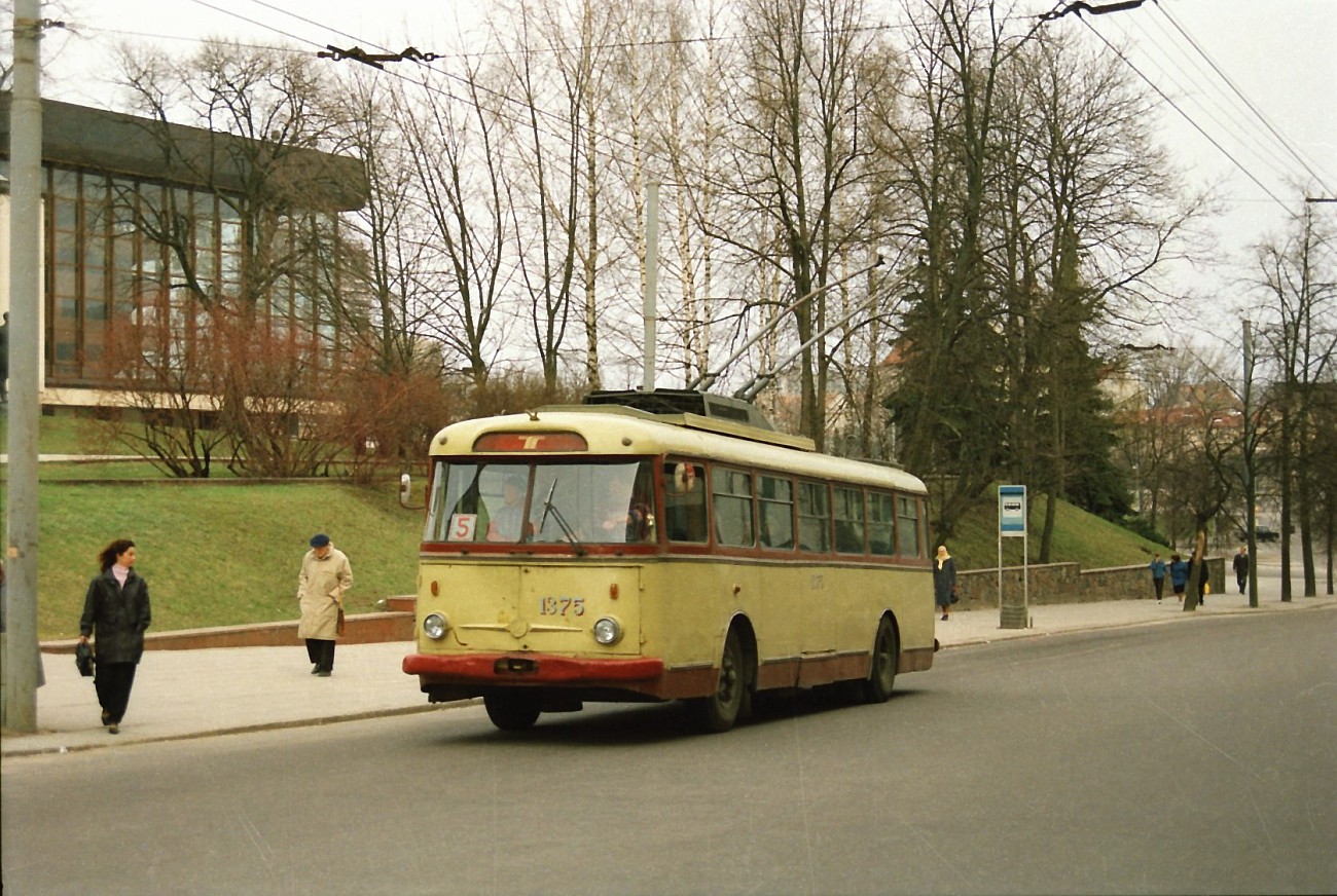 Škoda 9TrH27 #1375