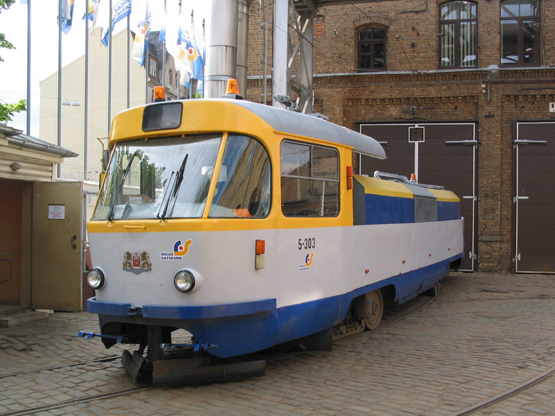 Tatra T3SU #5-303