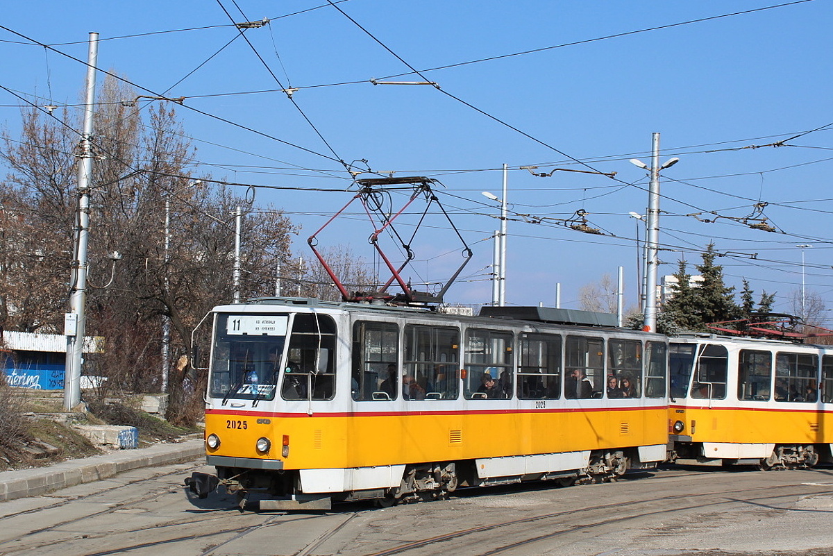 Tatra T6A2 #2025